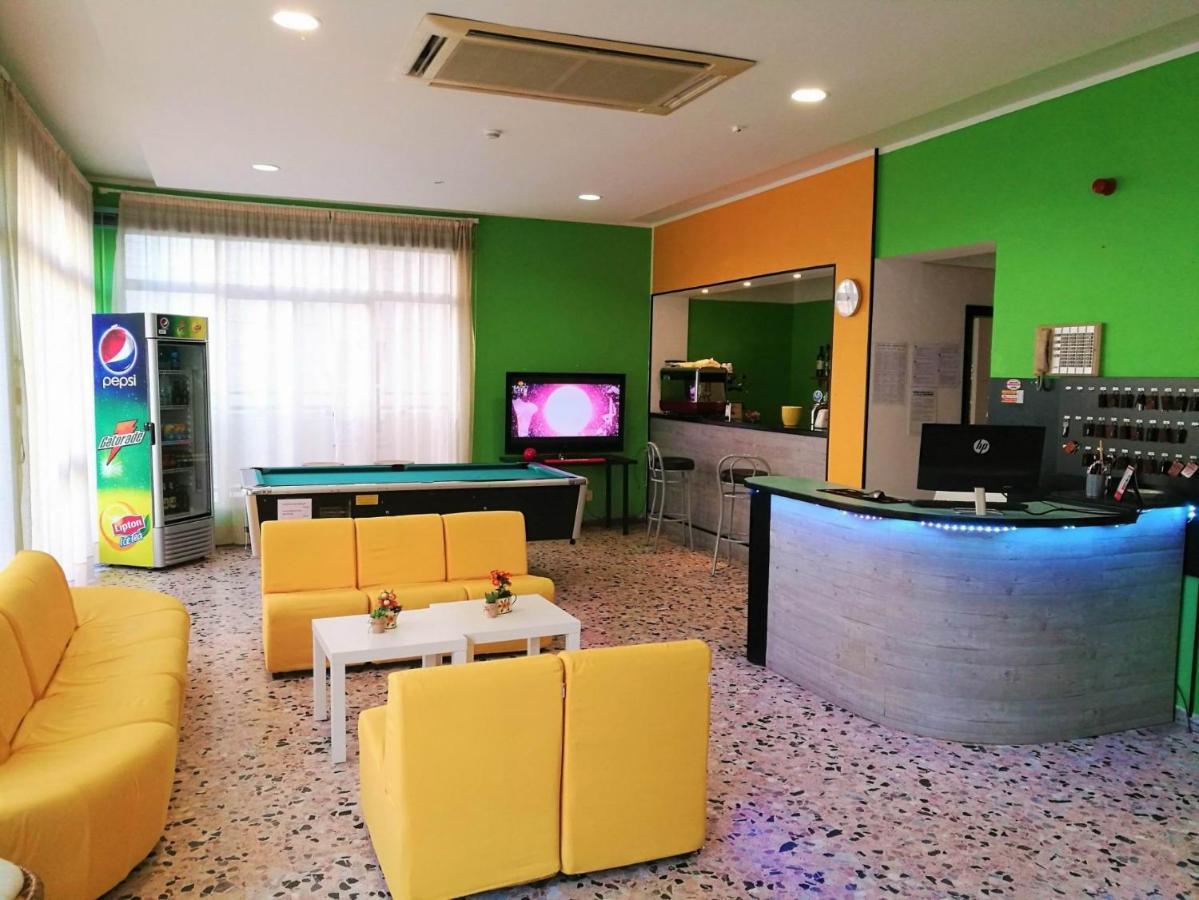 Hotel Berna Ріміні Екстер'єр фото