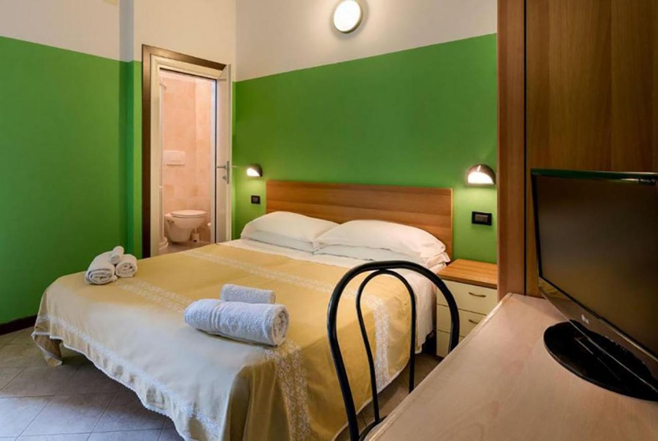 Hotel Berna Ріміні Екстер'єр фото